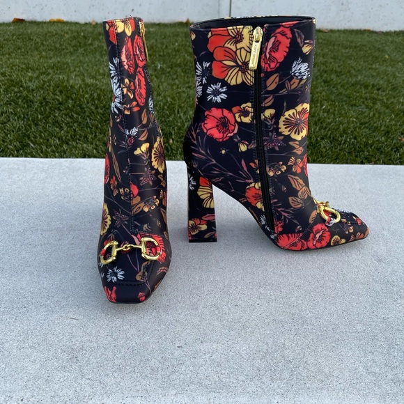 BRAND NEW w/Box.  Designer Inspired Ankle Boots - Picture 2 of 12
